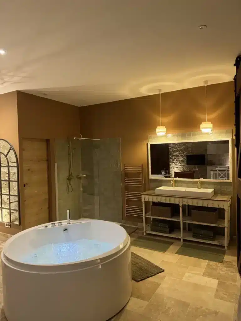 Suite nuptiale - baignoire spa privative